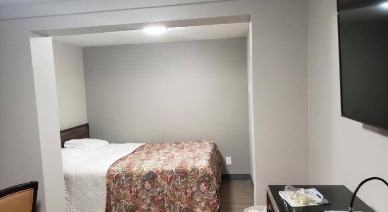 Parkrose Inn and Suites — photo 4