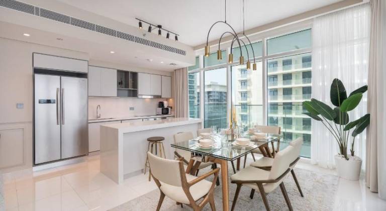 Holiday apartment with pool in Abu Dhabi