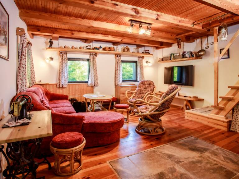 Vacation home with barbecue, patio & yard | Nature view — photo 2