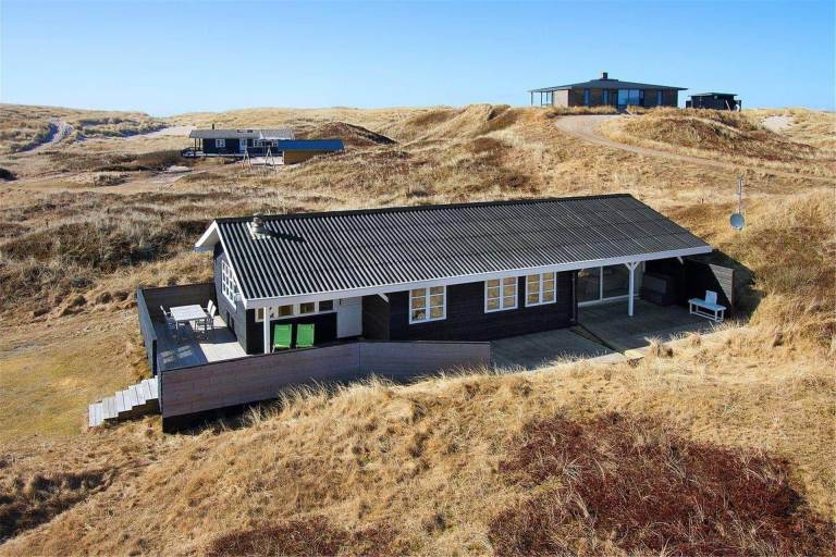 Fully equipped beautiful vacation home with patio, grill & hot tub | Beach nearby | Pets are welcome — photo 2