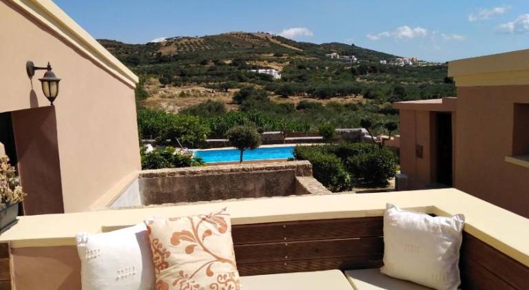 Villa with pool — photo 3