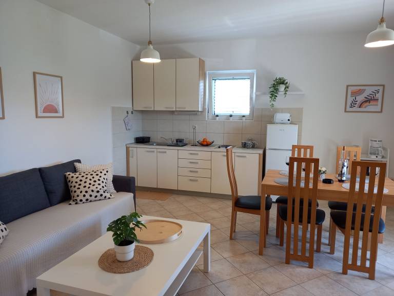 Holiday apartment with patio | Garden view — photo 2