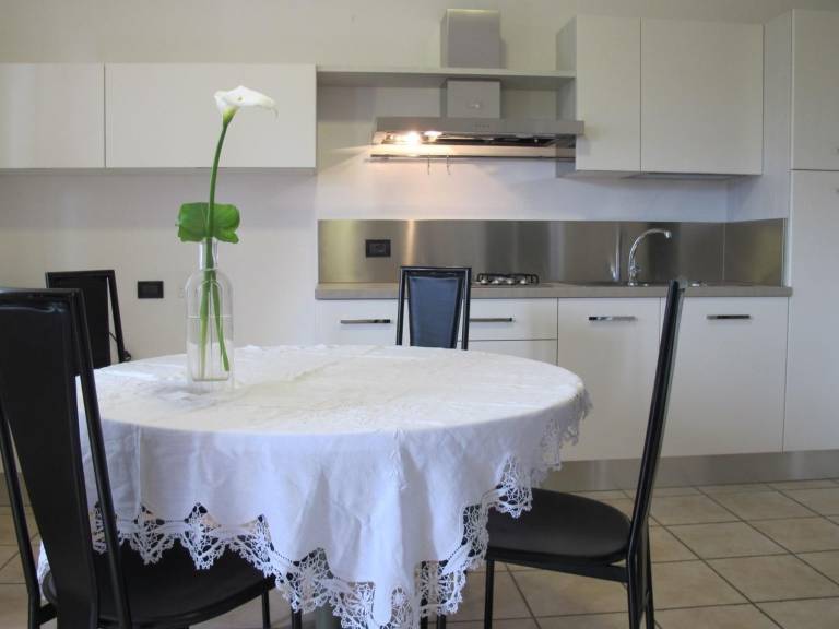 Holiday apartment with barbeque, terrace & pool — photo 3
