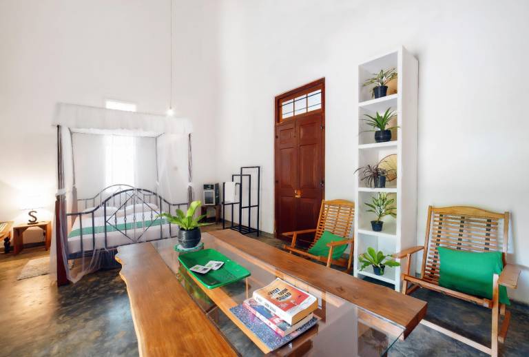 House with barbeque, pool & yard in Dambulla