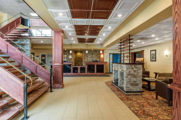 Quality Hotel & Suites — photo 2