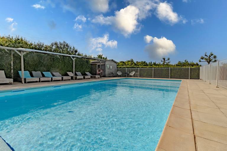 Child-friendly vacation home with pool, fast internet & grill | Garden view | Perfect for remote work | Dogs allowed — photo 5