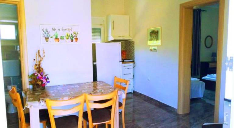 Vacation home with barbeque, patio & garden — photo 5