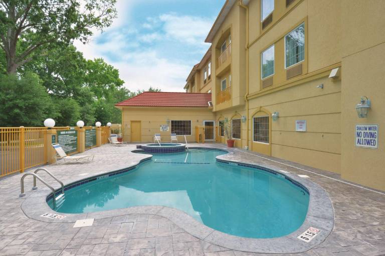 La Quinta Inn & Suites by Wyndham Savannah Airport - Pooler — photo 2