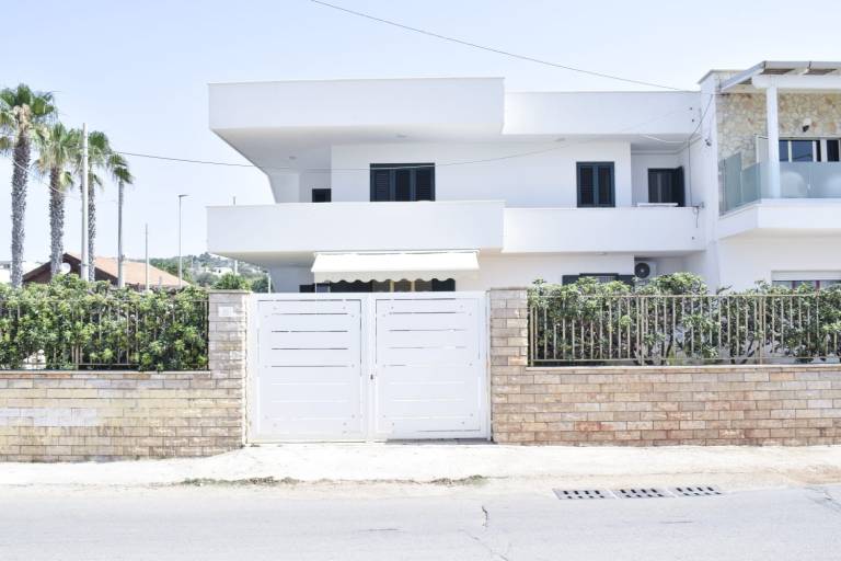 Villa 'Residence L'ebbrezza Del Mare' with Sea View, Wi-Fi and Air Conditioning — photo 3