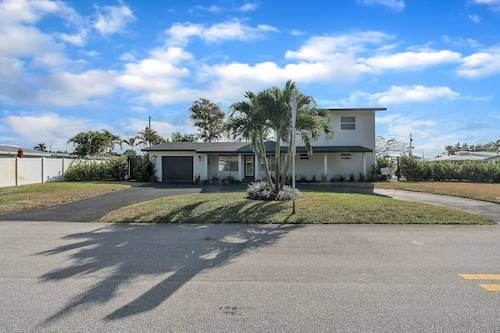 Family-friendly vacation home with private pool | Pets are welcome — photo 2