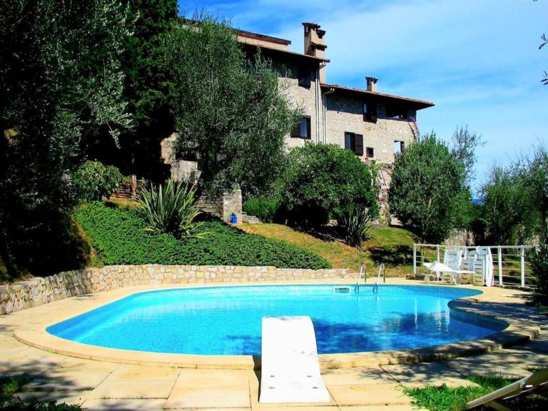 Villa with yard, barbeque & private pool in Gardone Riviera