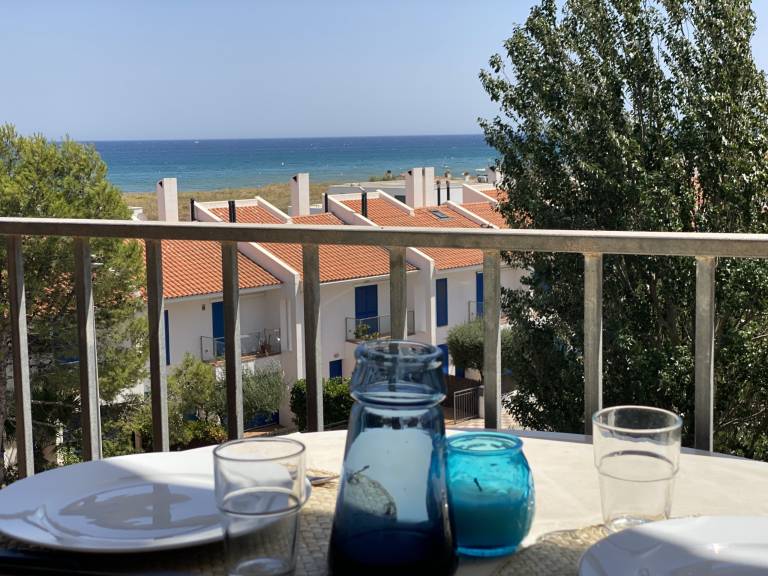 Charming holiday apartment with yard & patio | Next to the beach | Pets are welcome — photo 3