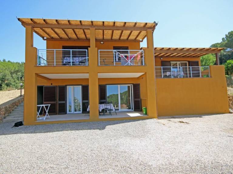 Apartment with terrace, yard & BBQ | Sea view — photo 2