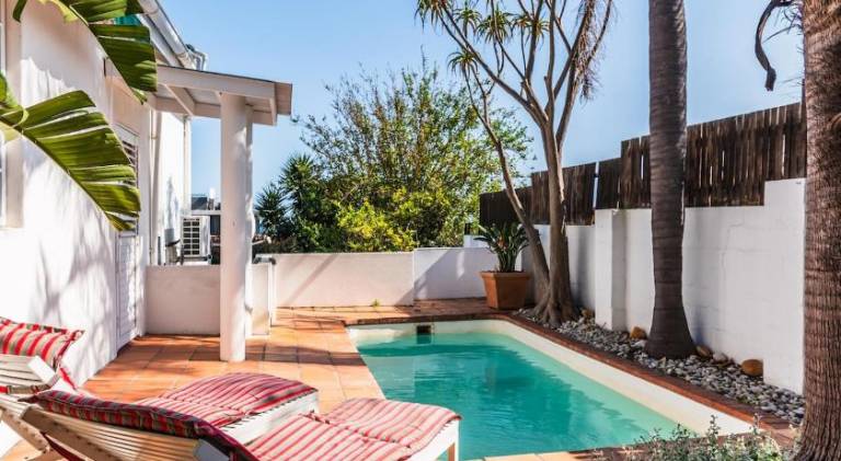 Vacation home with pool | Next to Sea Point — photo 4