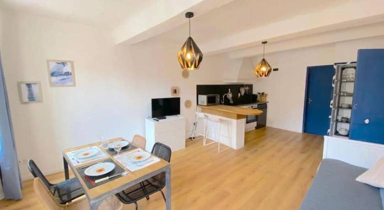 Rental apartment with patio — photo 2