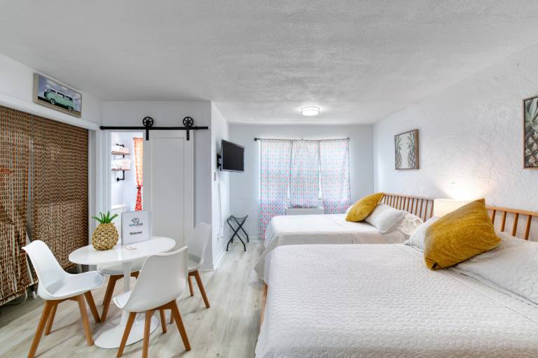 Pineapple Shores Retro Inn Unit 1