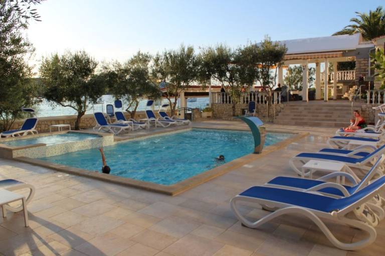 Apartment with pool | Sea view in Novalja