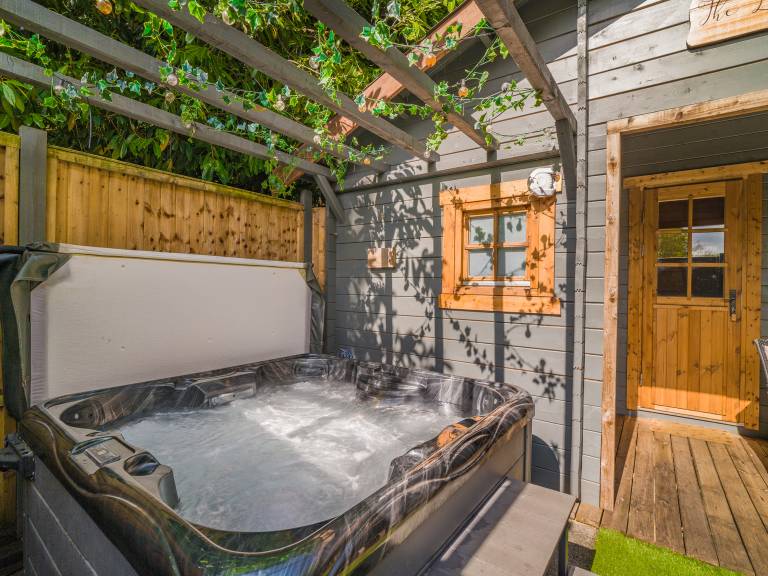 Family-oriented lovely cottage with yard, barbeque & terrace | River view | Dogs allowed — photo 2