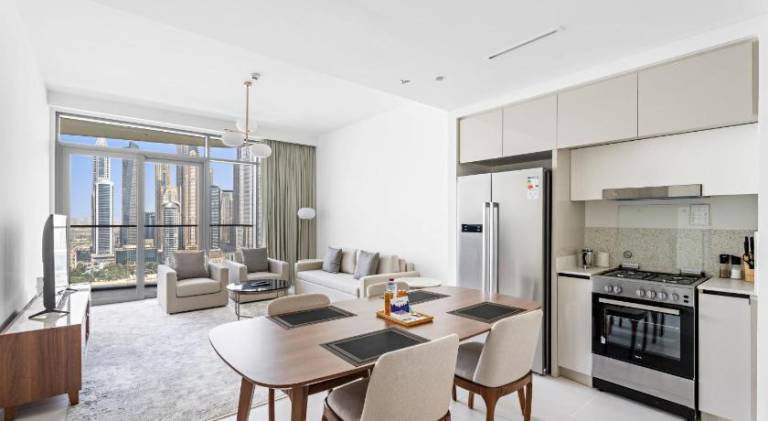 Silkhaus 2BDR in Marina Vista Sea & City Views — photo 2