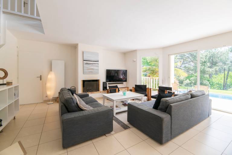 Children-friendly villa with yard, patio & pool | Golf view | Suitable for remote work | Dogs allowed — photo 2