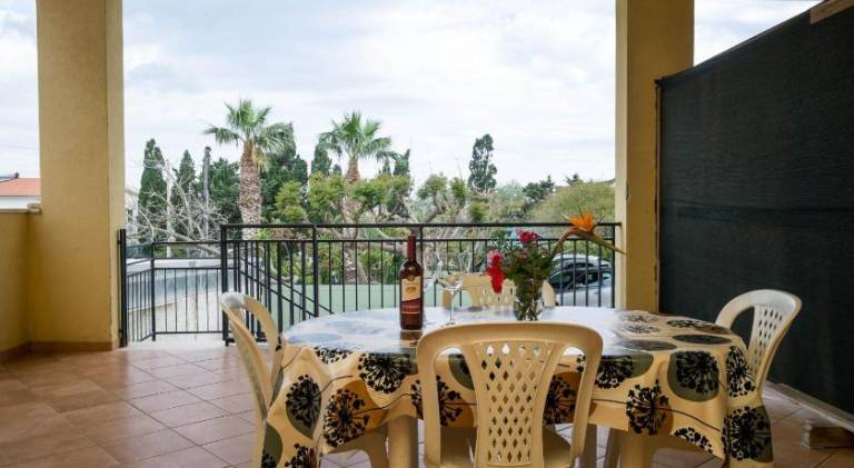 Holiday apartment with patio, grill & garden — photo 3