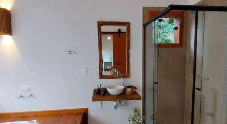 Lodge with garden & hot tub — photo 2