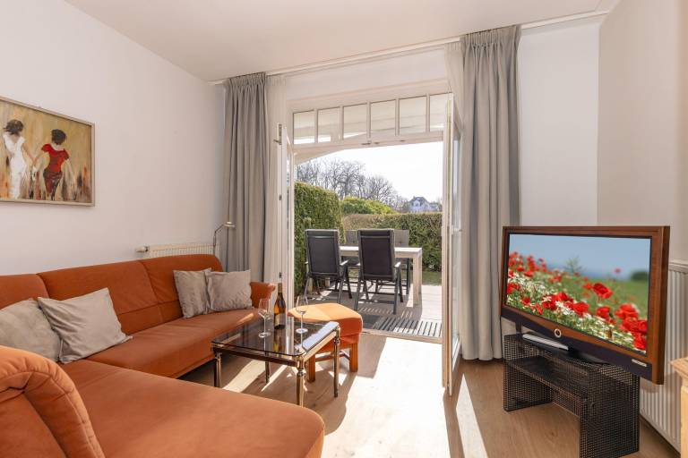Rental apartment with patio — photo 3