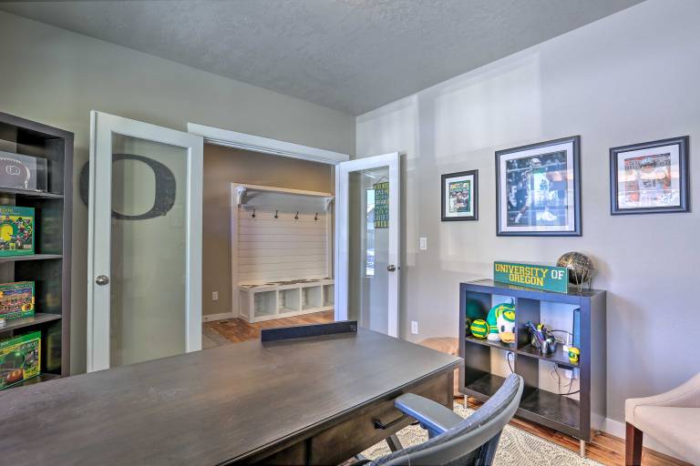 Modern Bend Home  3 Mi to Old Mill District! — photo 5