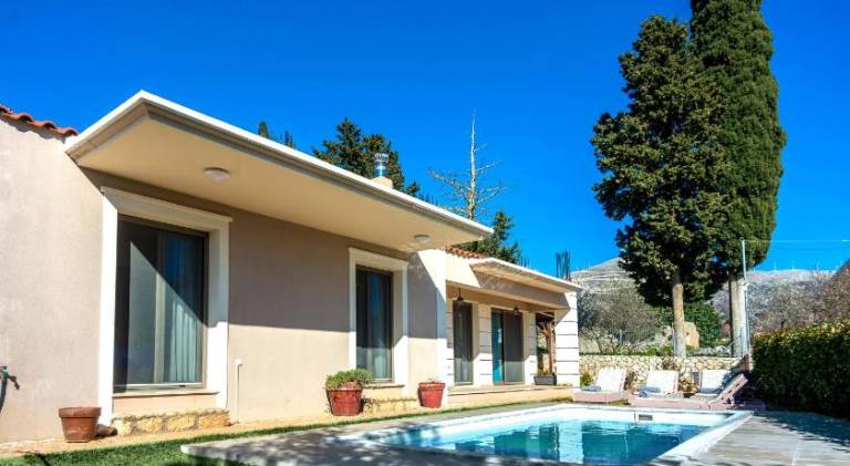 House with grill, terrace & pool | Perfect for remote work in Kefalonia