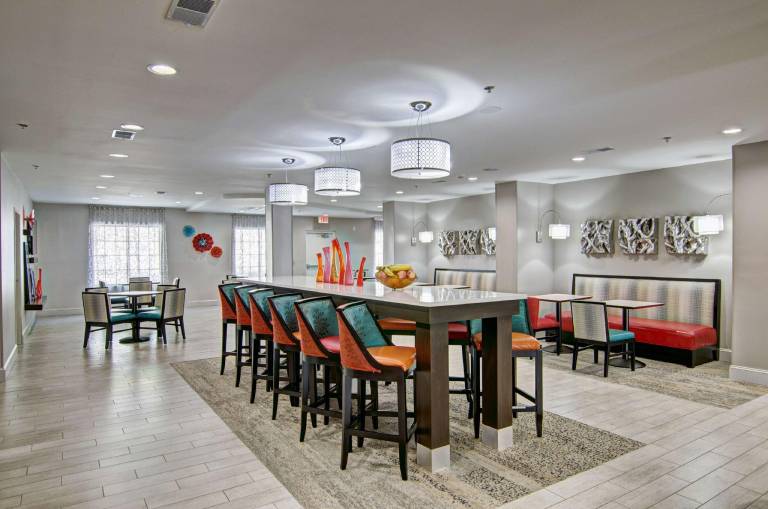 Hampton Inn Salem — photo 3