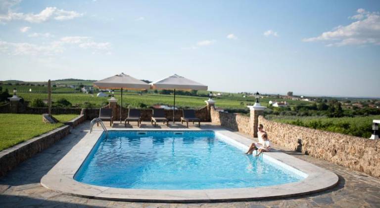Child-friendly charming villa with barbecue, private pool & yard | Pet-friendly in Évora
