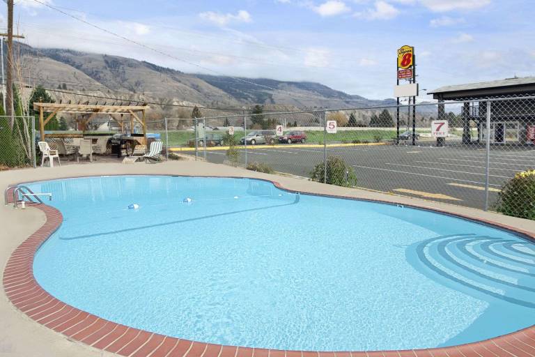 Super 8 By Wyndham Kamloops East — photo 4