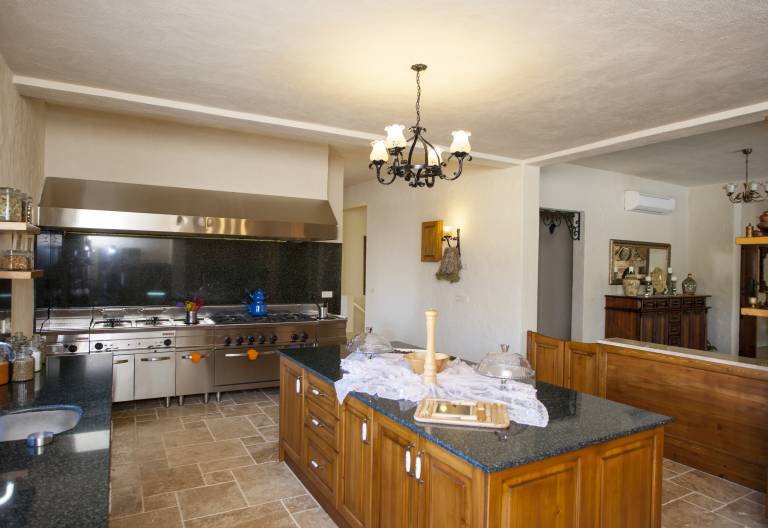 Dedicated room with garden, pool & terrace | Water view — photo 5