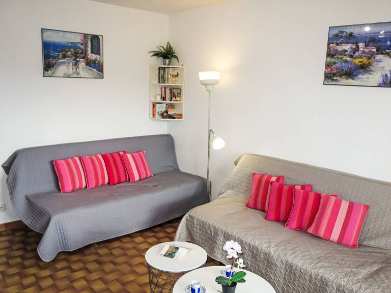 Holiday apartment with terrace & barbecue — photo 2