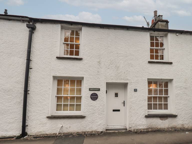 Family-oriented wonderful cottage with yard | Pet-friendly in Ambleside