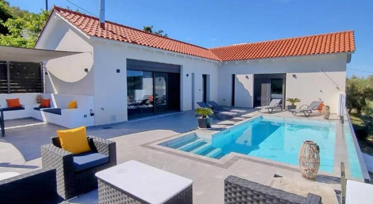 Fully equipped charming villa with garden, BBQ & private pool | Dogs allowed in Kefalonia