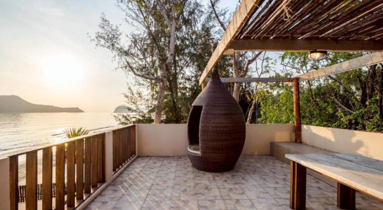 Villa with private pool, patio & yard | Next to the beach | Pet-friendly — photo 4