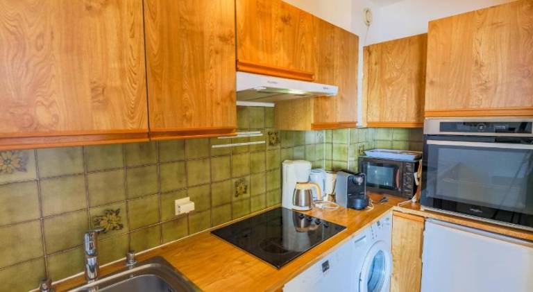 Fully equipped rental apartment with yard, pool & terrace | Beach nearby | Pets allowed — photo 5