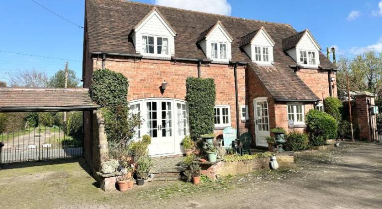 Vacation home with 2 rooms for 5 persons in Telford