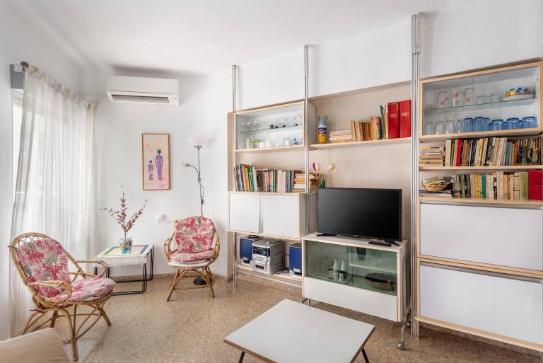 Apartment 'View of the sea Beach 50 meters' with Terrace, A/C & Wi-Fi — photo 4