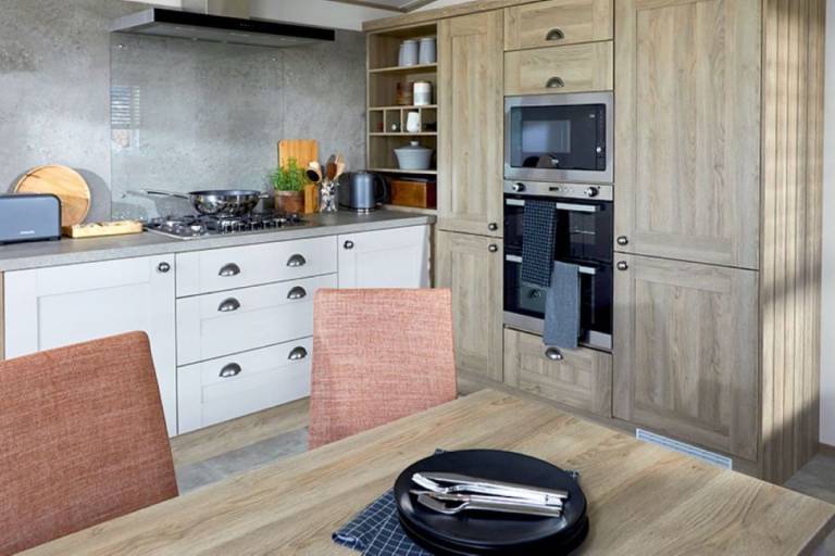 2-Bed Lodge Sleeps 4 - Pet Welcome - Fireplace — photo 3