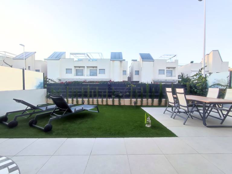Fully equipped ample apartment with pool & garden | Beach view | Pets are welcome — photo 5