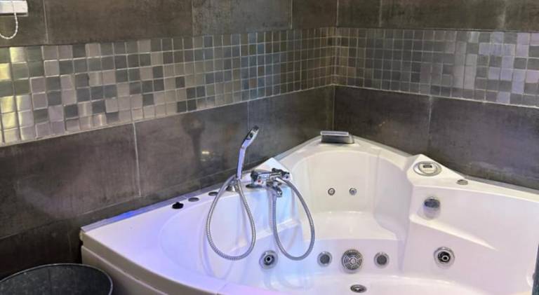 Fully equipped lovely holiday apartment with jacuzzi & terrace | Pets allowed — photo 3