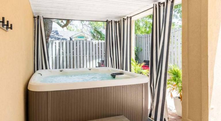 Vacation home with 5 rooms for 12 persons in Tybee Island, GA