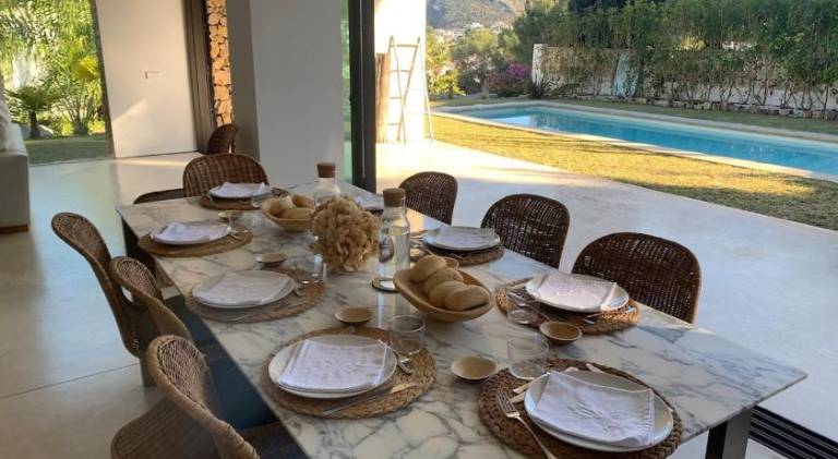 Beautiful villa with private pool, BBQ & patio | Pet-friendly — photo 5