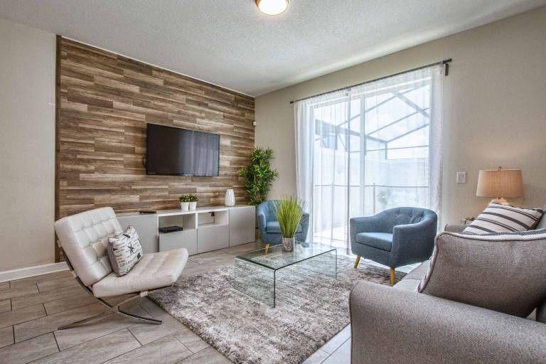 Child-friendly pleasant vacation home with patio, private pool & grill | Suitable for remote work | Pets allowed — photo 3