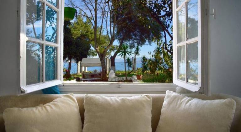 Villa Spiaggia Bianca - Beachfront House - Recently renovated in Corfu