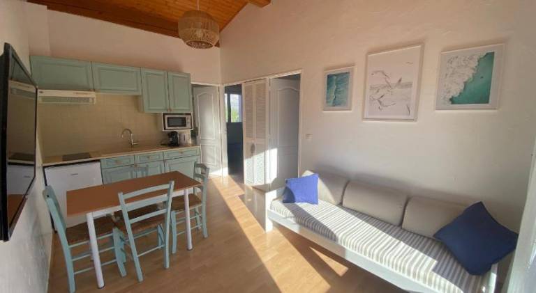Vacation home with pool, garden & terrace — photo 2