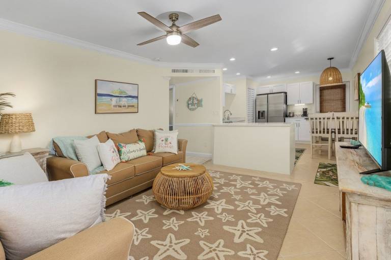 Family-oriented condo with patio | Pet-friendly in Naples, FL