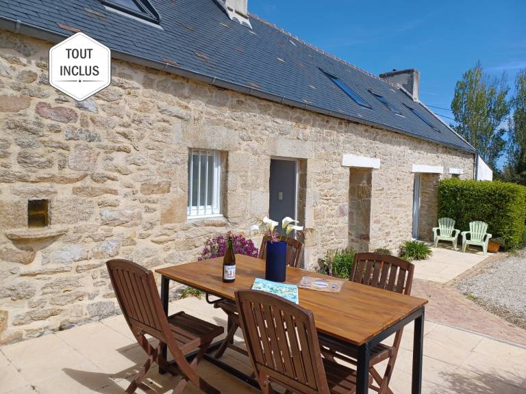 Gite with yard, terrace & grill in Quimper